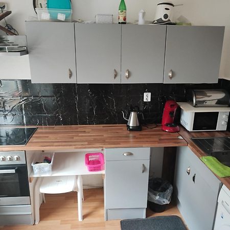 Zum Flughafen Apartment ดุสเซลดอร์ฟ ภายนอก รูปภาพ